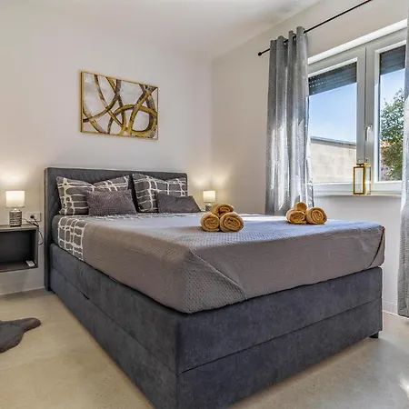 Apartment 2 Bedroom Gorgeous In Pula