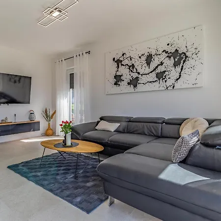 2 Bedroom Gorgeous In *