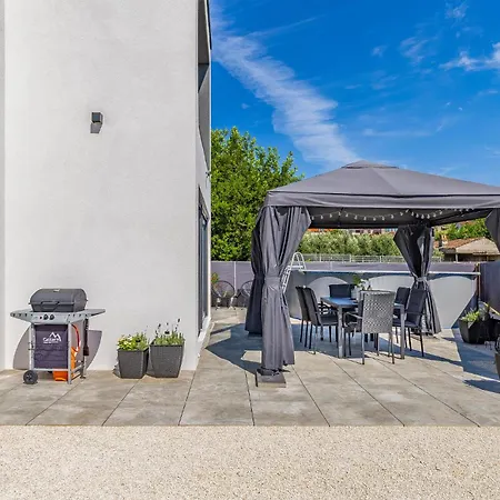 2 Bedroom Gorgeous In Daire *