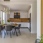Apartment 2 Bedroom Gorgeous Apartment In Pula *