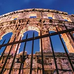 2 Bedroom Gorgeous Apartment In Pula *