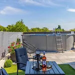 2 Bedroom Gorgeous Apartment In Pula