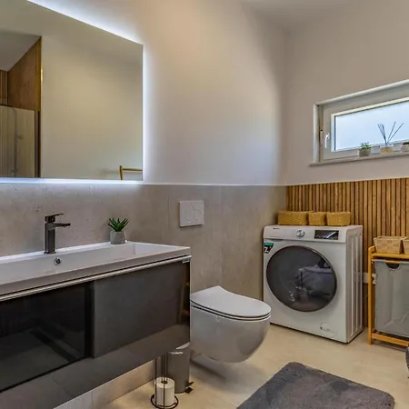 2 Bedroom Gorgeous In Pula