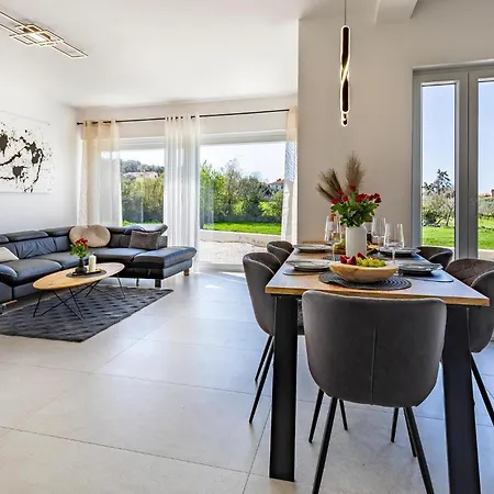 2 Bedroom Gorgeous In * Pula