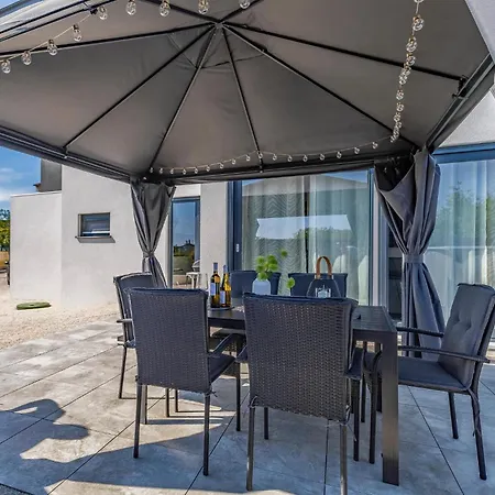 2 Bedroom Gorgeous In * Pula